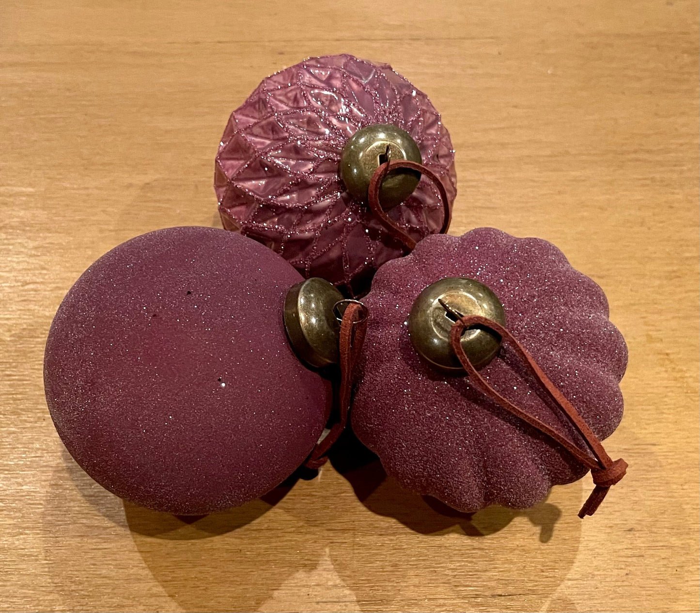 3er Set Christbaum Kugel, Weihnachtsschmuck, Relief, Mauve Weihnachten Alpenfunkeln