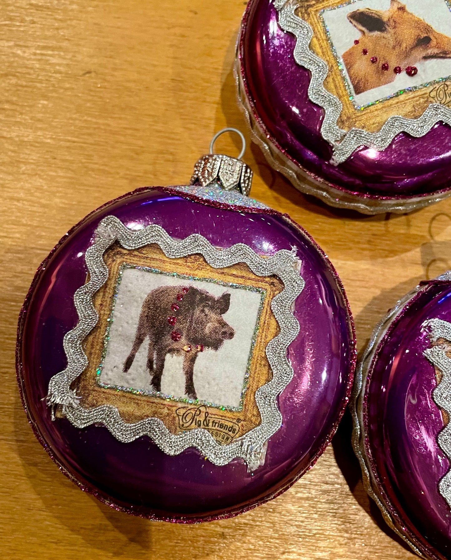 3er Set Christbaumkugel, Weihnachtsschmuck, Medaillon lila, Wildtiere, Nr. 2 Weihnachten Alpenfunkeln