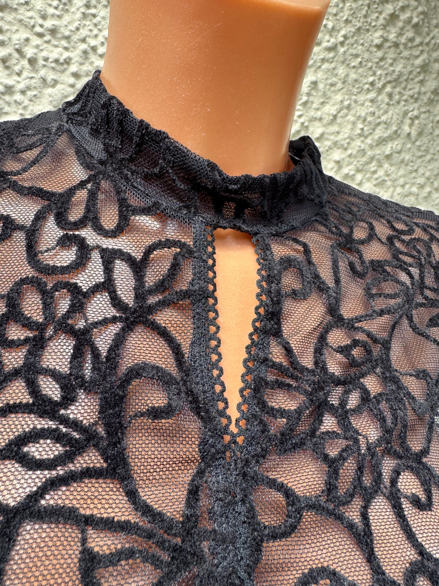 Dirndlbluse Nina von C., Simone, schwarz, Spitze, halbarm