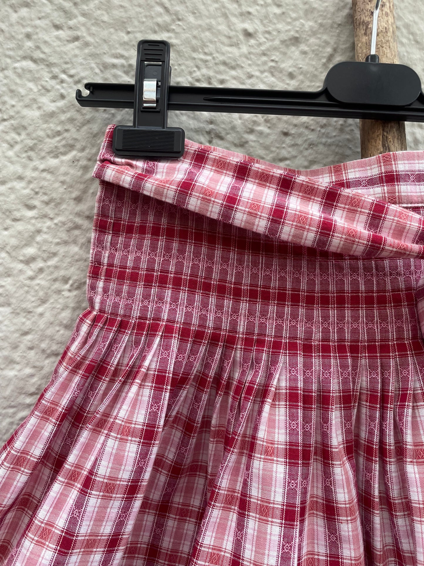 Dirndlschürze, Schürze, rot weiß kariert, Midi für 70er, Gr. 1