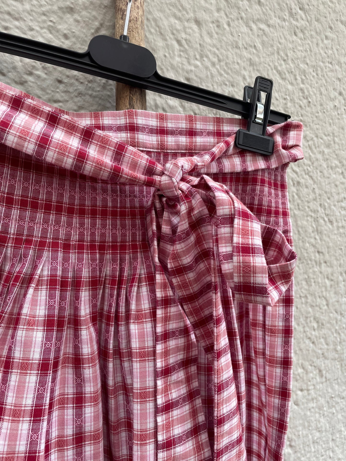 Dirndlschürze, Schürze, rot weiß kariert, Midi für 70er, Gr. 1