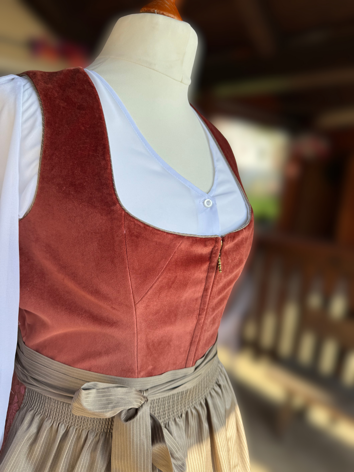 Dirndl Alpenfee, Jovana, Samt, rost ocker, 75 cm, große Größen