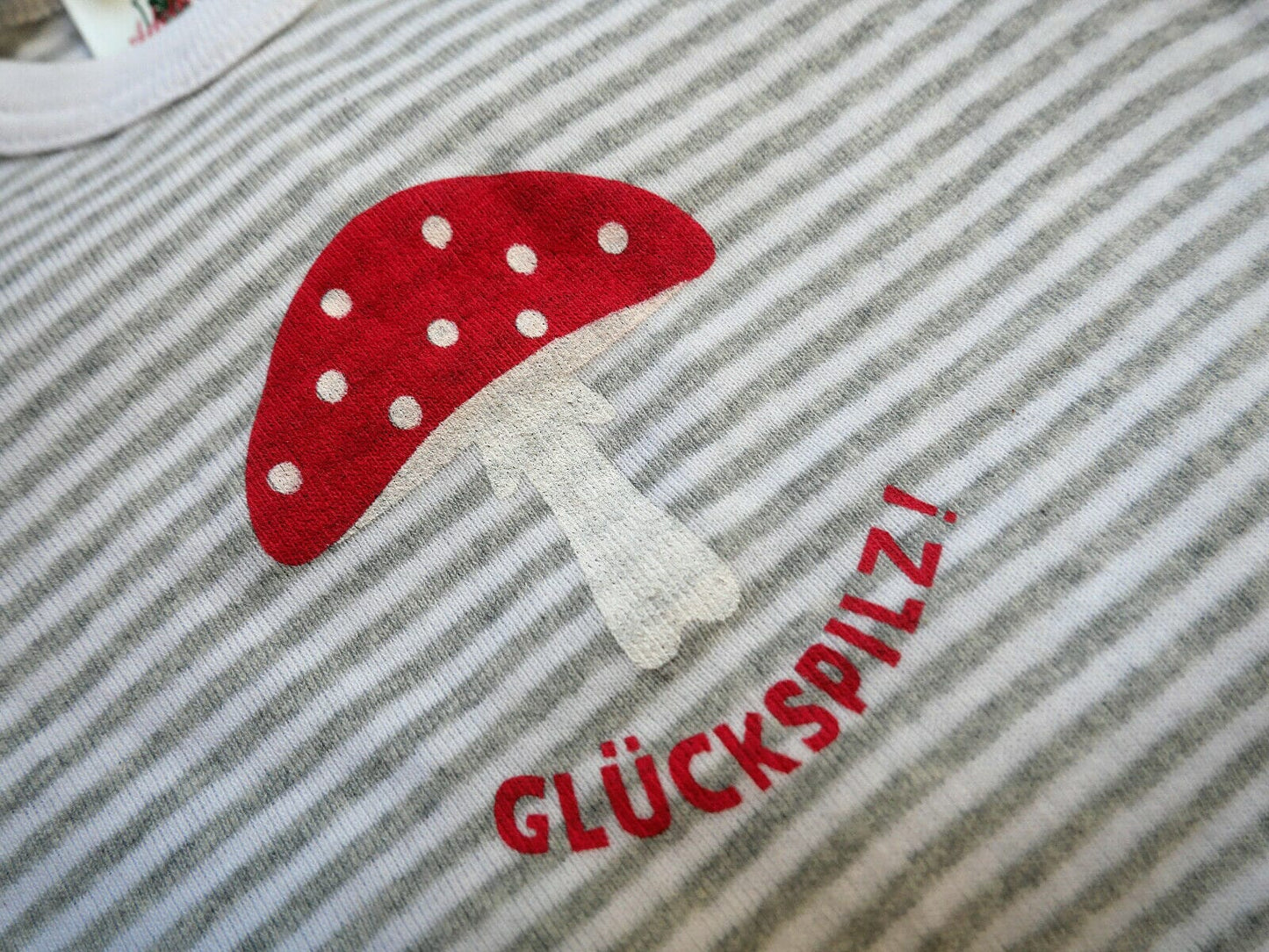 Buam Madl Babybody, Adelheid, Glückspilz, gestreift, grau weiß Babybody Adelheid