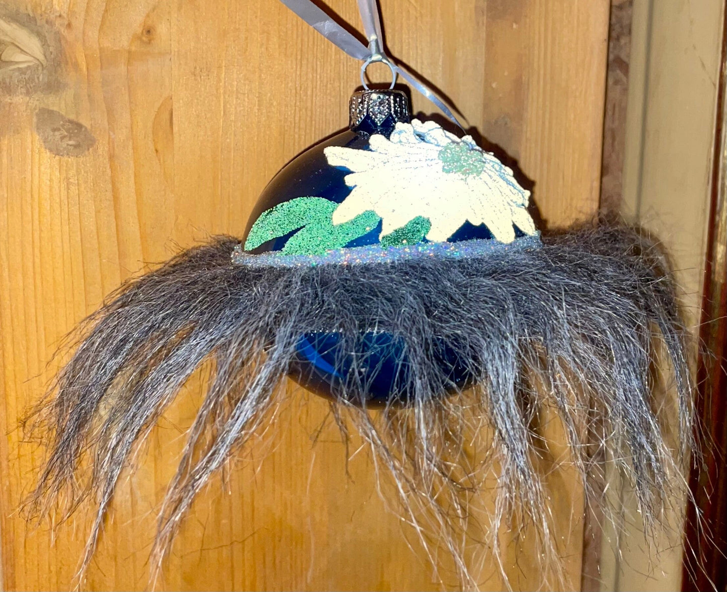 Christbaum Kugel, Weihnachtsschmuck, petrol, Edelweiß mit Pelz Weihnachten Alpenfunkeln