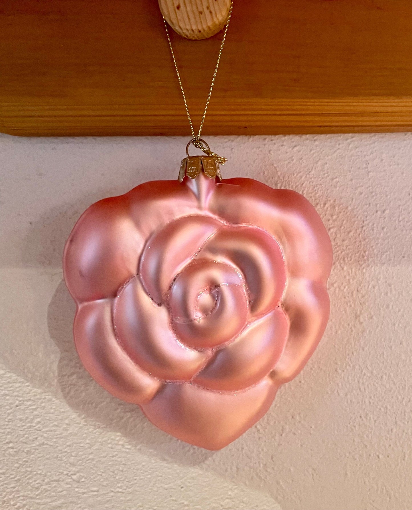 Christbaum Kugel, Weihnachtsschmuck, Rosenblüte, rosa Weihnachten Alpenfunkeln