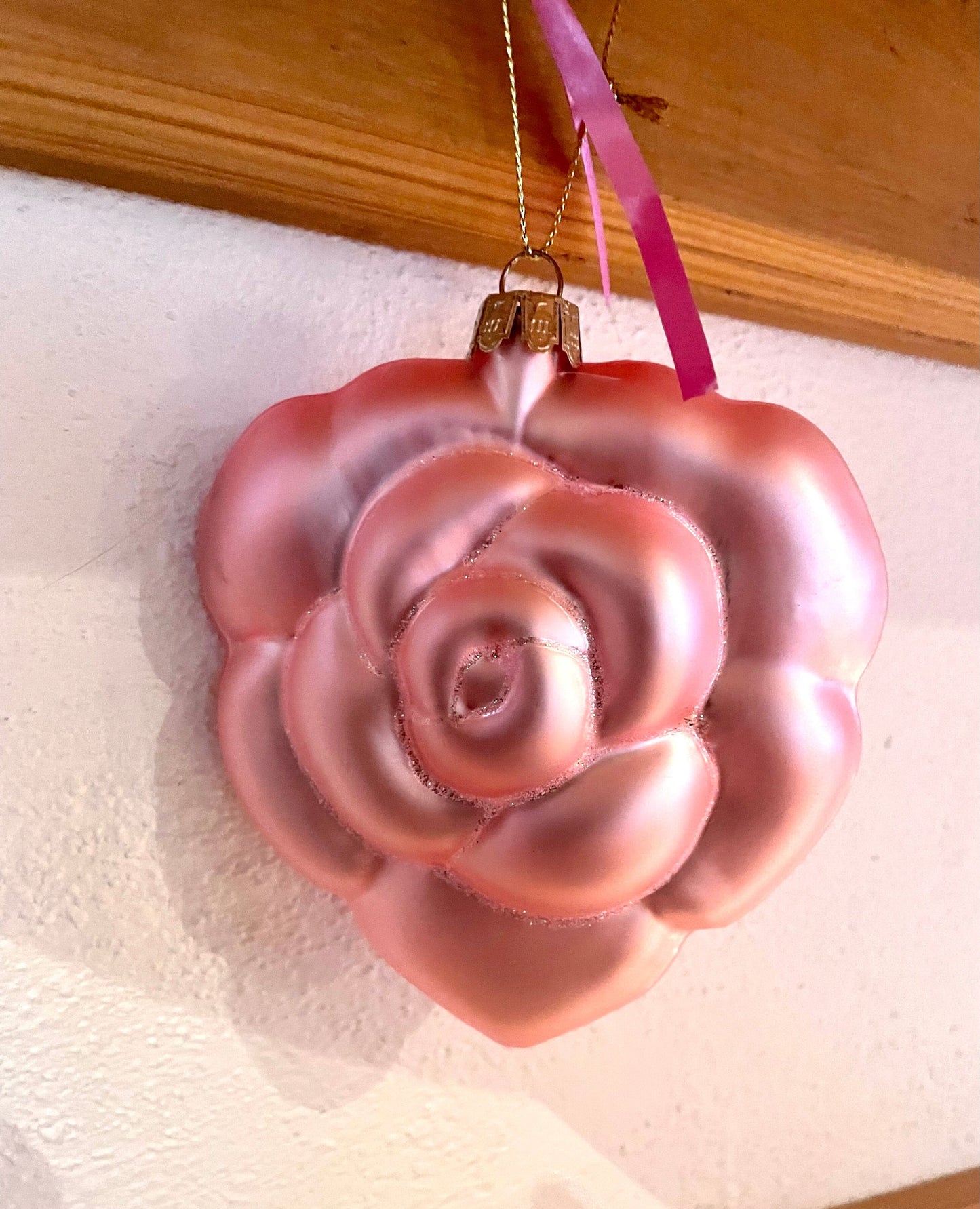 Christbaum Kugel, Weihnachtsschmuck, Rosenblüte, rosa Weihnachten Alpenfunkeln