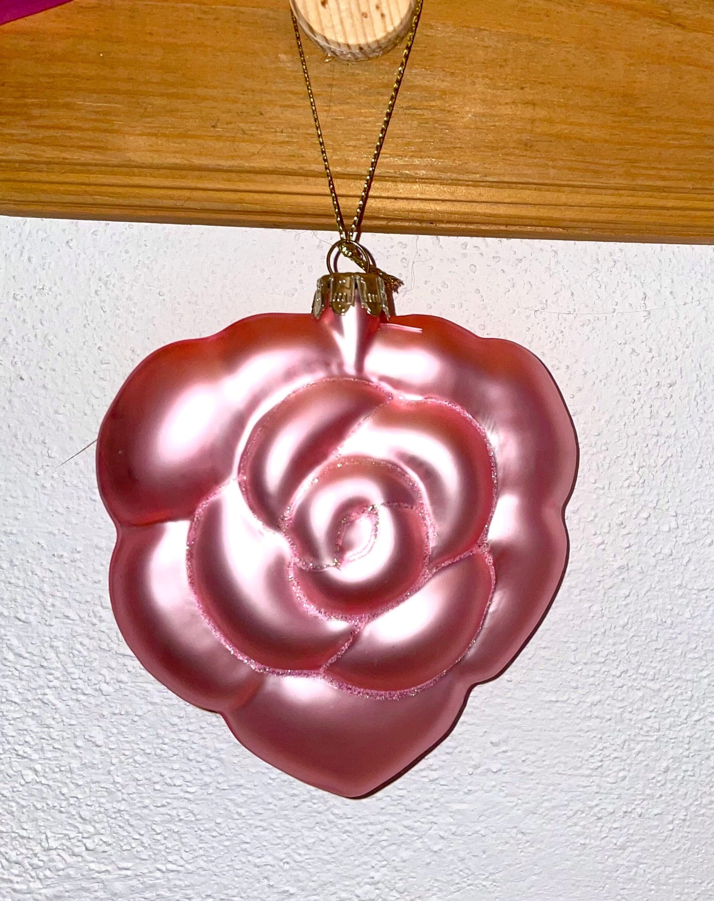 Christbaum Kugel, Weihnachtsschmuck, Rosenblüte, rosa Weihnachten Alpenfunkeln