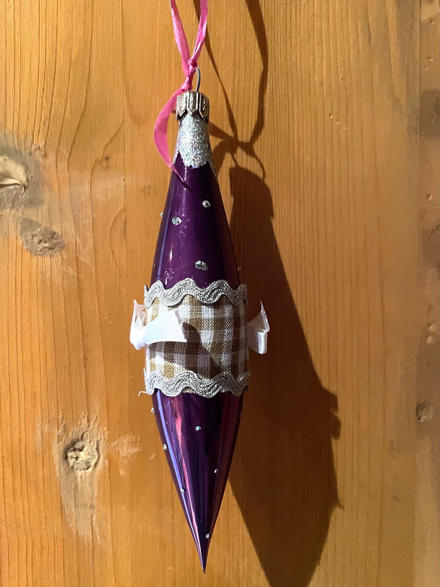 Christbaum Kugel, Weihnachtsschmuck, Zapfen Tropfen lila Weihnachten Alpenfunkeln