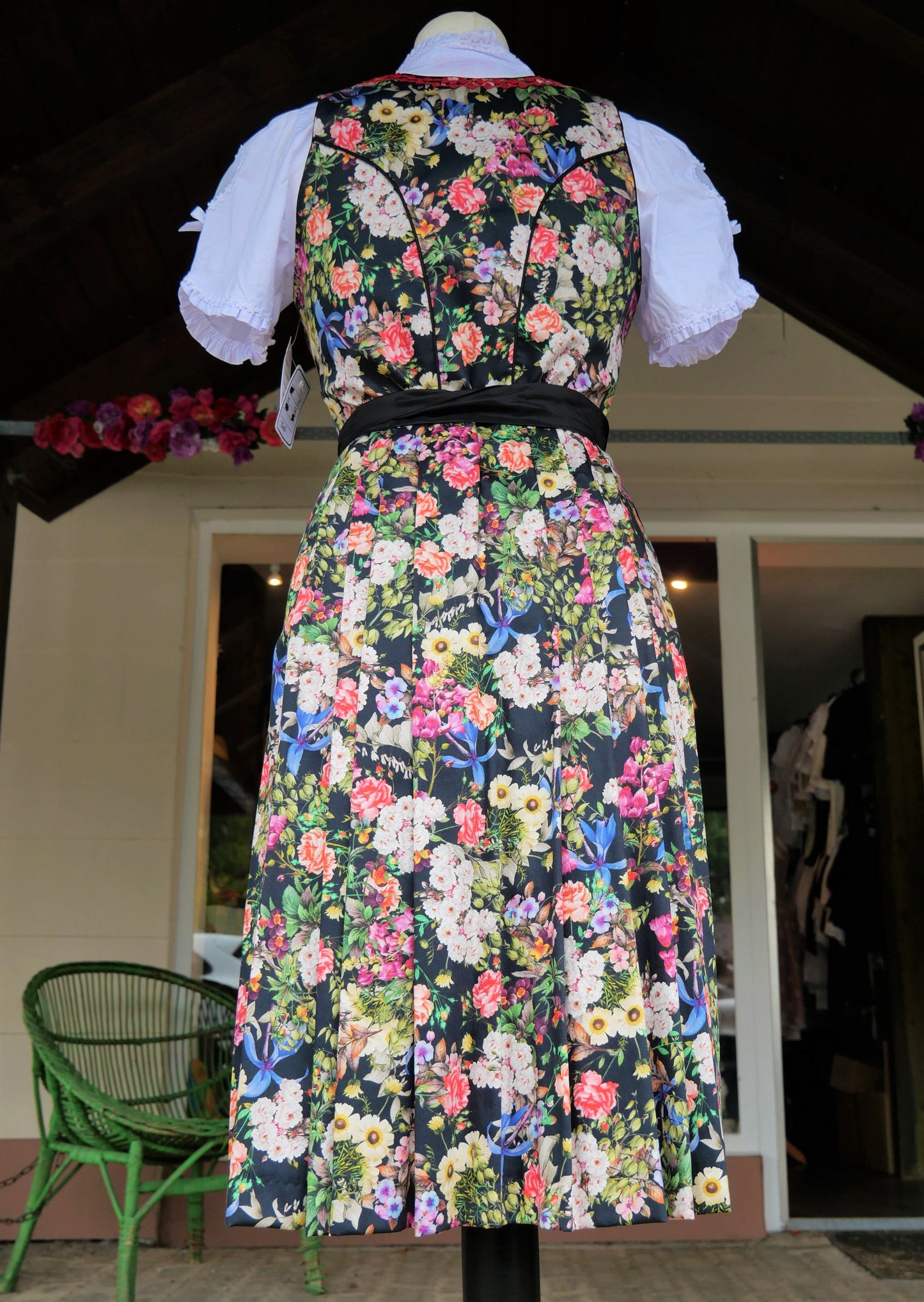 Dirndl Kaiseralm, Sommer, floral, bunt, schwarz, Midi 60 cm Dirndl Kaiseralm