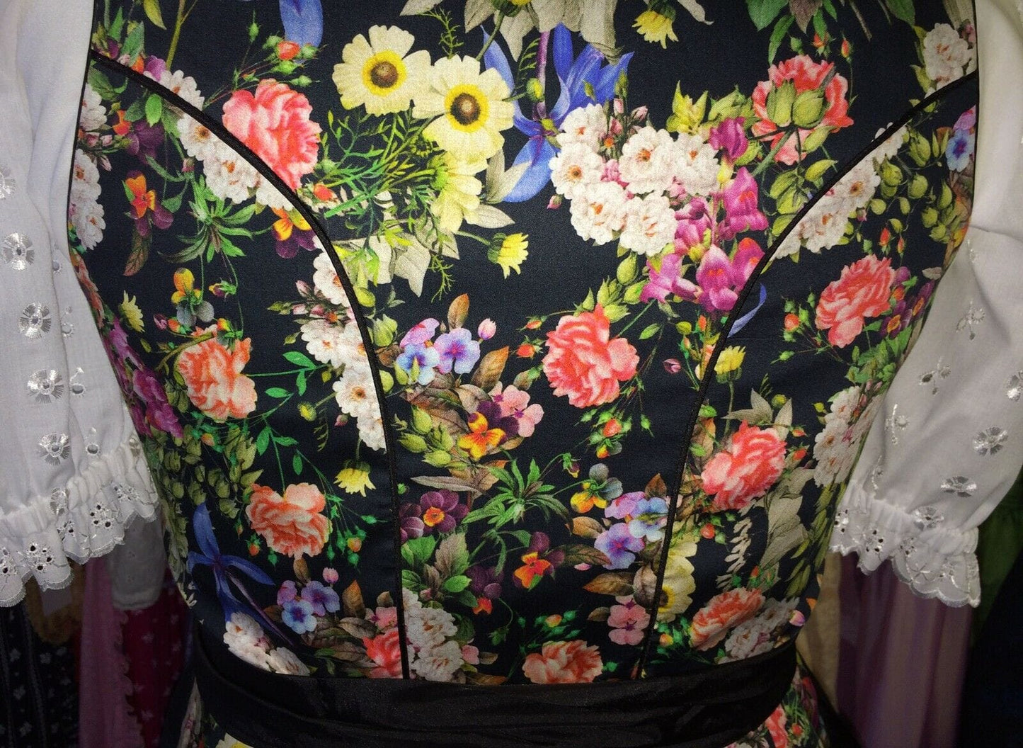 Dirndl Kaiseralm, Sommer, floral, bunt, schwarz, Midi 60 cm Dirndl Kaiseralm