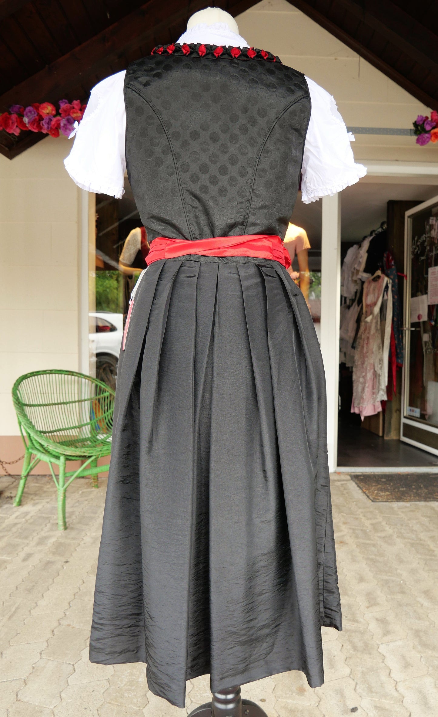 Dirndl Krüger Madl, Druckschürze, schwarz rot Midi 60 cm Dirndl Krüger