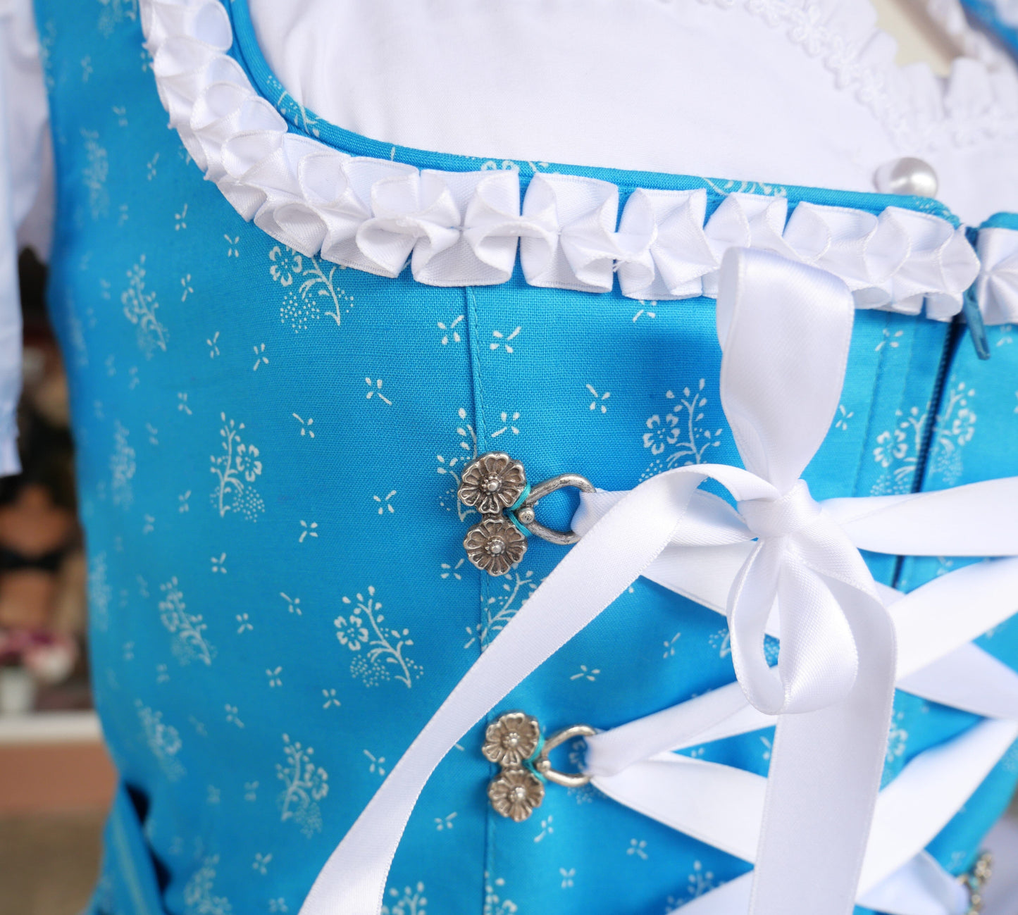 Dirndl Rose, weiß, blau, Midi 60 cm, Gr. 38 Dirndl Rose