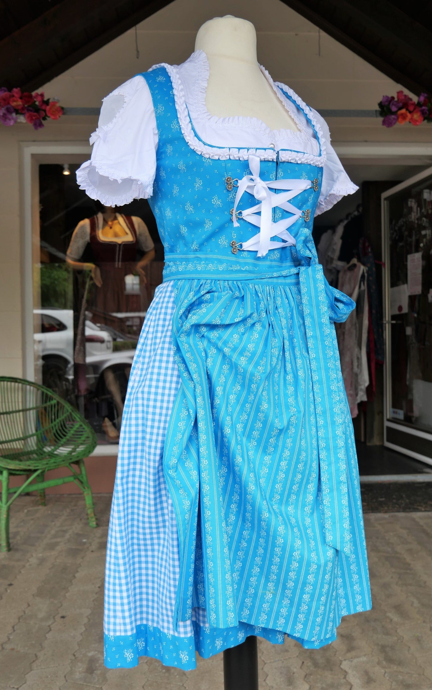 Dirndl Rose, weiß, blau, Midi 60 cm, Gr. 38 Dirndl Rose