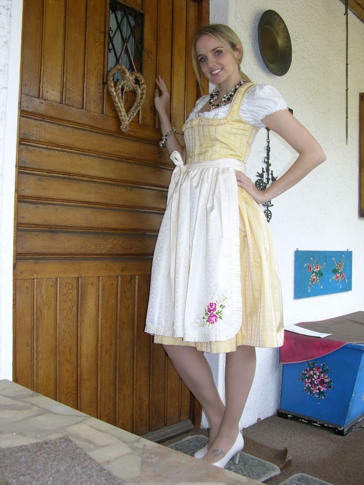 Dirndl Trentini, Hanni, creme, gelb, Midi 60 cm, Brautdirndl, Gr. 36 Dirndl Julia Trentini
