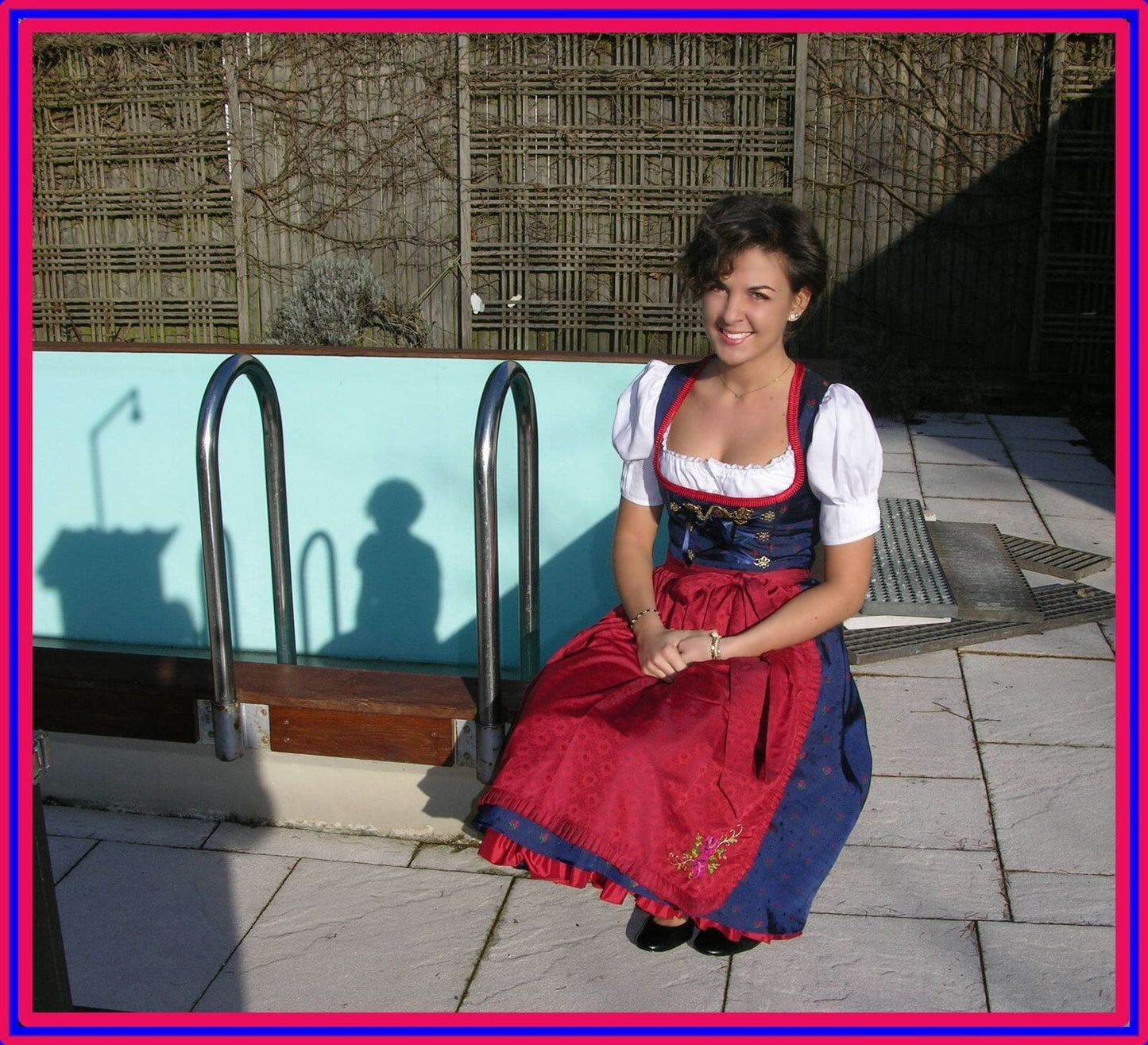 Dirndl Trentini, Josefine, blau rot, Midi 70 cm, Miederschnürung Dirndl Julia Trentini