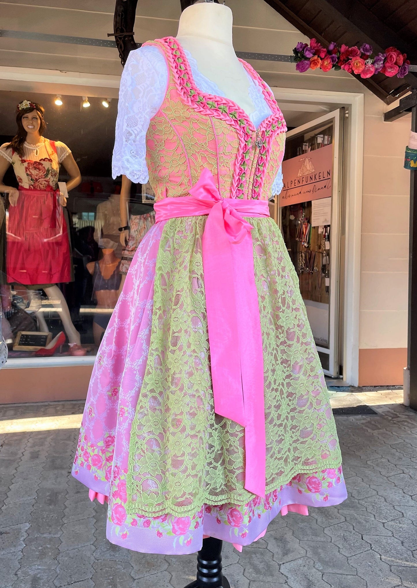 Dirndl Wiesnkönig, Carolina, pink, grün, Spitze Midi 60 cm Dirndl Wiesnkönig
