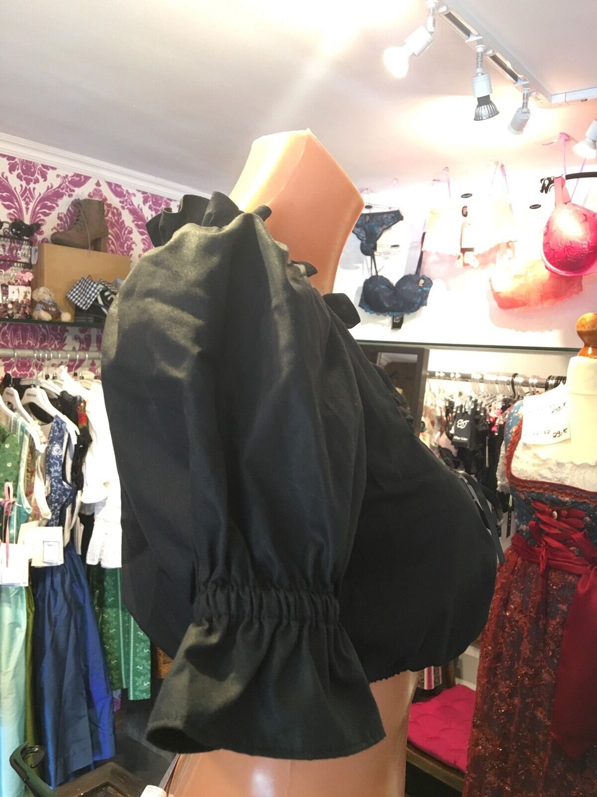 Dirndlbluse Krüger Madl, schwarz, schimmernd, Zugband, Puffärmel Dirndlblusen Krüger