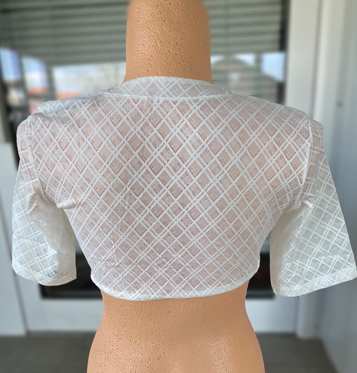 Dirndlbluse Nina von C., Martha champagner, halbarm, V-Ausschnitt Dirndlblusen Nina von C.