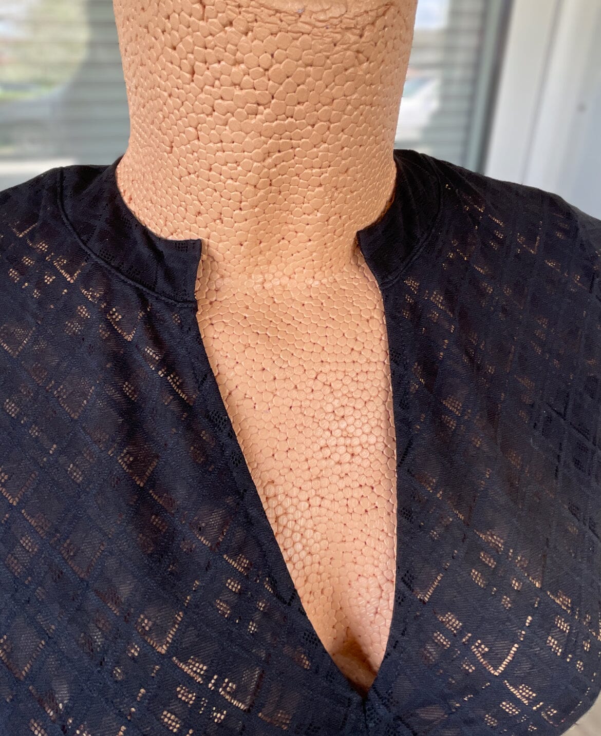 Dirndlbluse Nina von C., Martha schwarz, halbarm, V-Ausschnitt Dirndlblusen Nina von C.