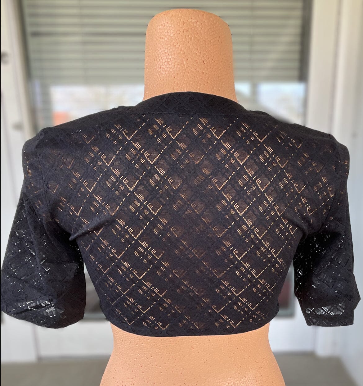 Dirndlbluse Nina von C., Martha schwarz, halbarm, V-Ausschnitt Dirndlblusen Nina von C.
