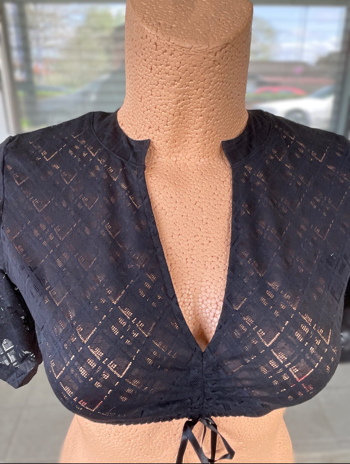 Dirndlbluse Nina von C., Martha schwarz, halbarm, V-Ausschnitt Dirndlblusen Nina von C.