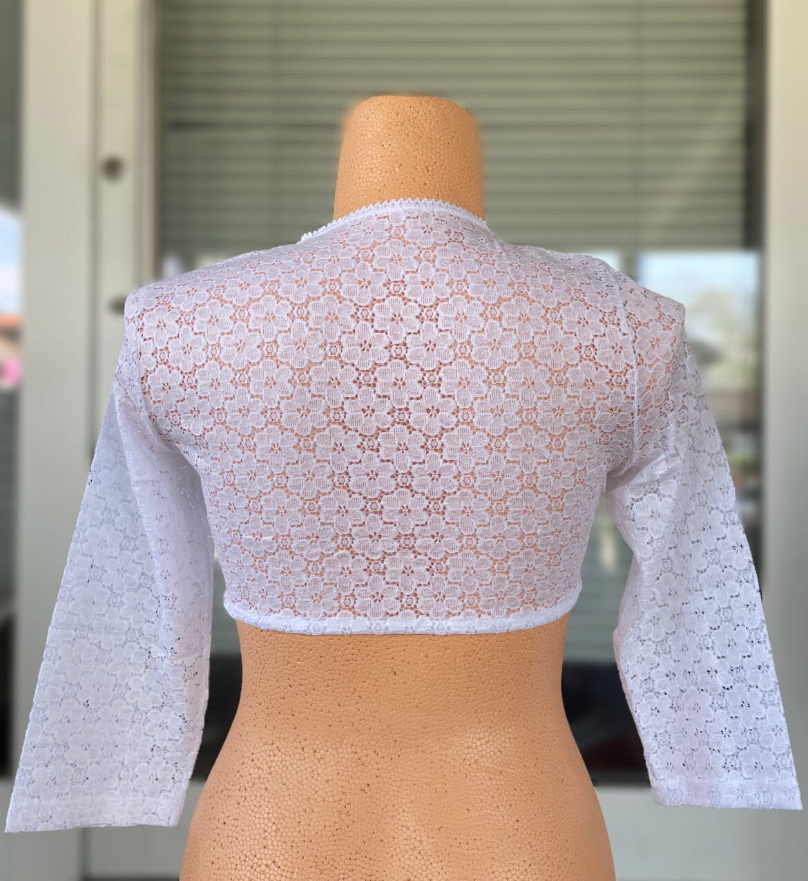 Dirndlbluse Nina von C., Muriel, weiß, 3/4 Arm, V-Ausschnitt Dirndlblusen Nina von C.