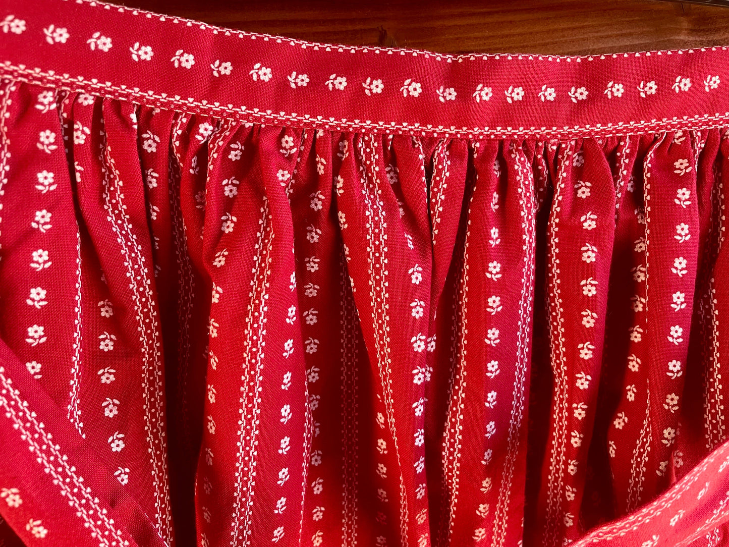 Dirndlschürze, Julia Trentini, Romy 62, 65er, rot, Gr. 3 Schürze Julia Trentini