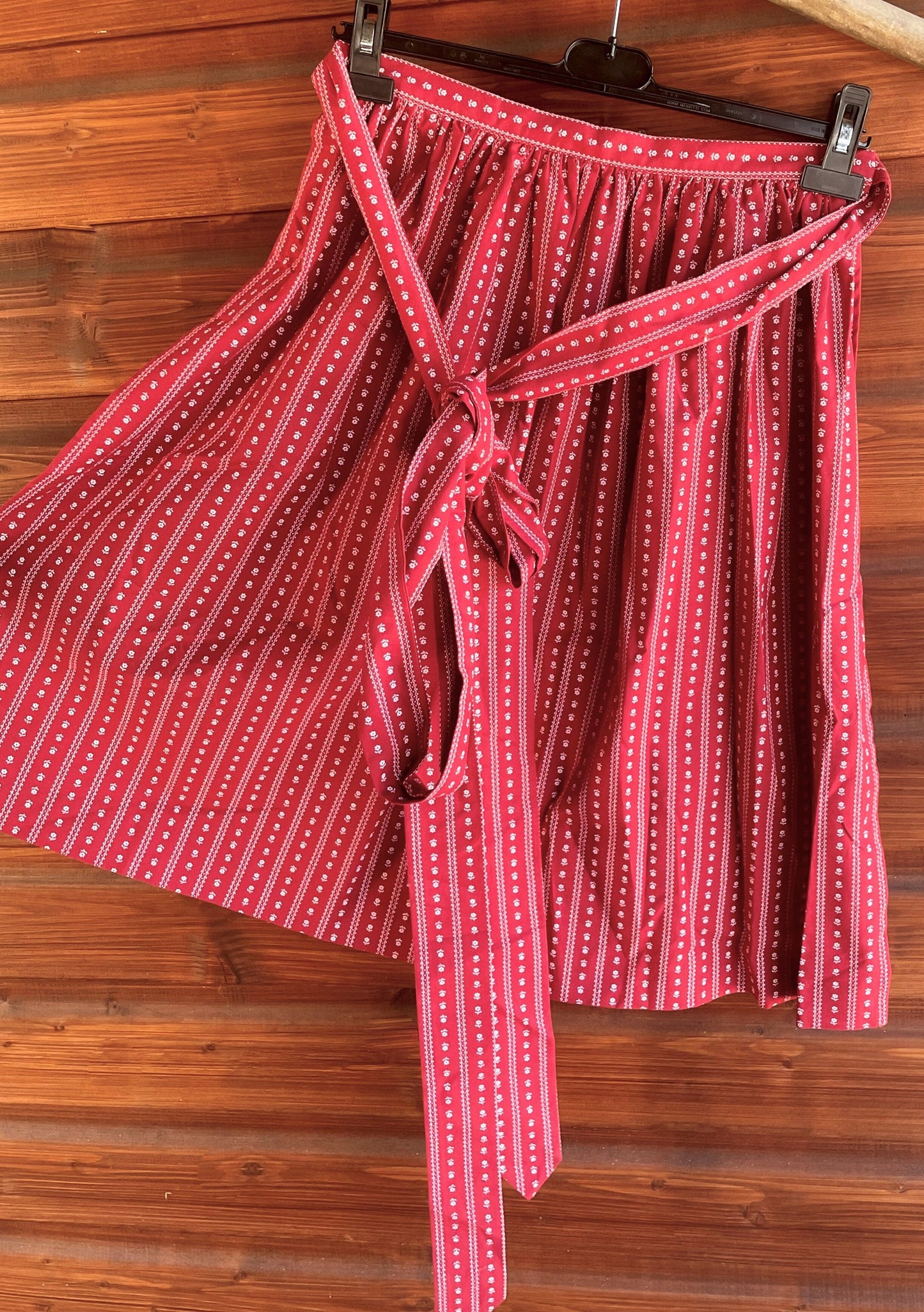 Dirndlschürze, Julia Trentini, Romy 62, 65er, rot, Gr. 3 Schürze Julia Trentini