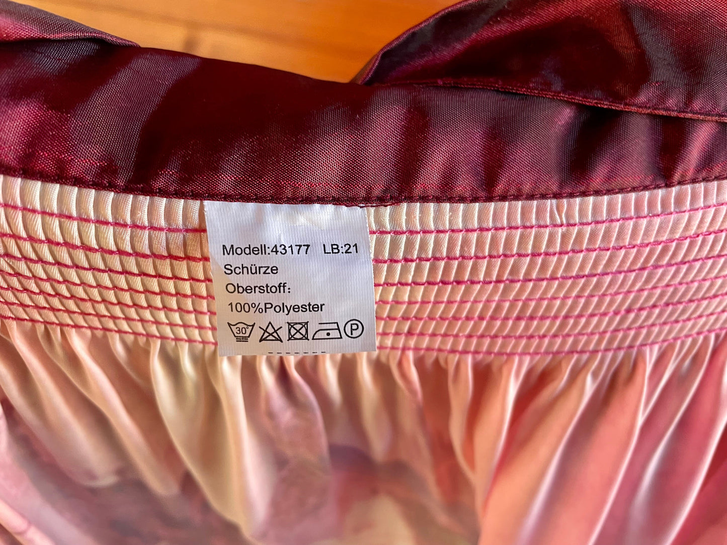 Dirndlschürze, Krüger bedruckt, 67, 70er, bordeaux, Gr. 3 Schürze Krüger