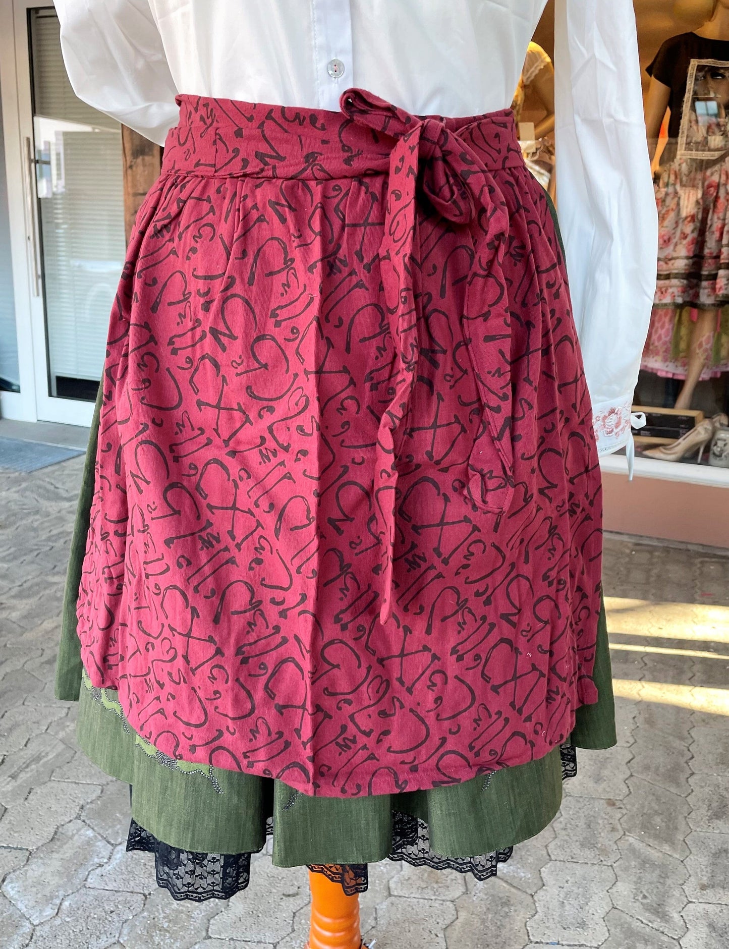 Dirndlschürze, Schürze, bordeaux, burgund, Midi für 55 cm, Schürze Eigenmarke