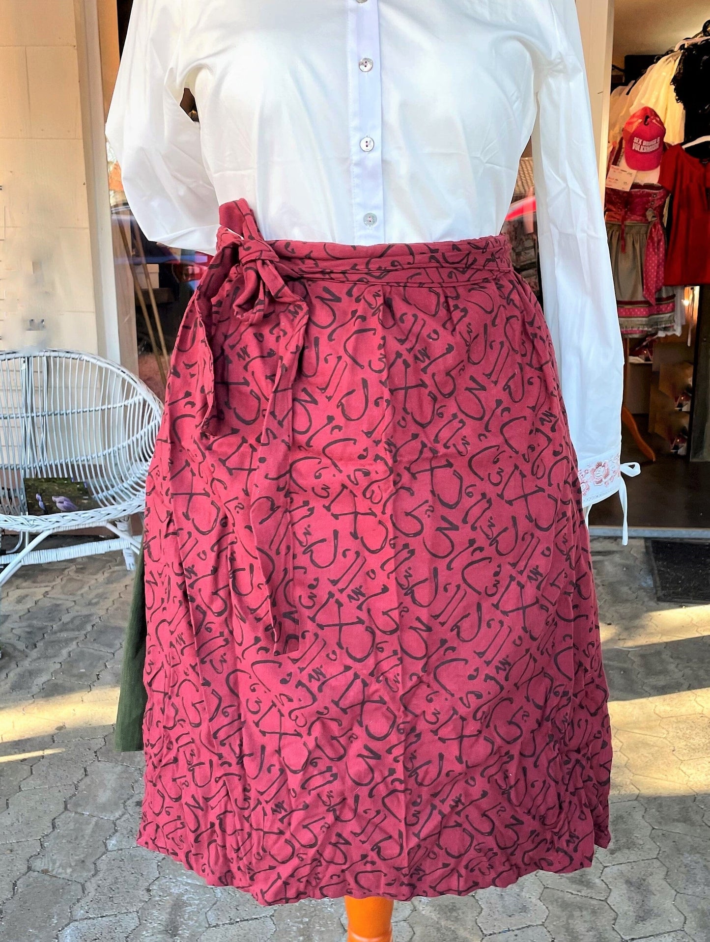 Dirndlschürze, Schürze, bordeaux, burgund, Midi für 70 cm, Gr. 2 Schürze Eigenmarke