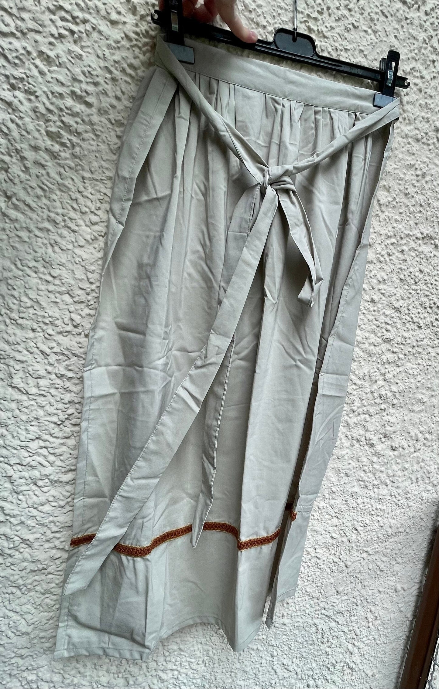 Dirndlschürze, Schürze, hellgrau braun für 90er, Gr. 2 Schürze Eigenmarke