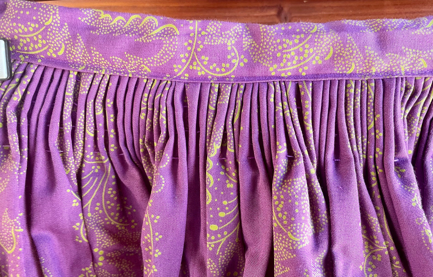 Dirndlschürze, Schürze, lila Midi für 75 cm, Gr. 36/38 Schürze Eigenmarke