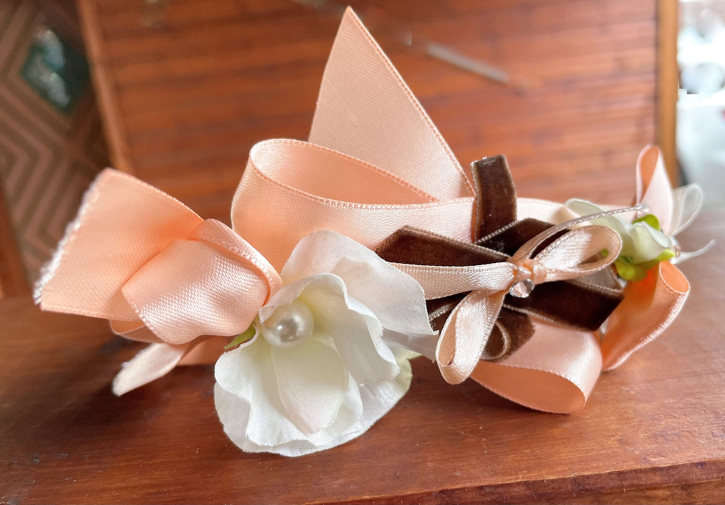 Haarschmuck, Haarreifen Blüten, Lachs, Braut, Dirndl, Satin Haarschmuck Münchner Herzblut