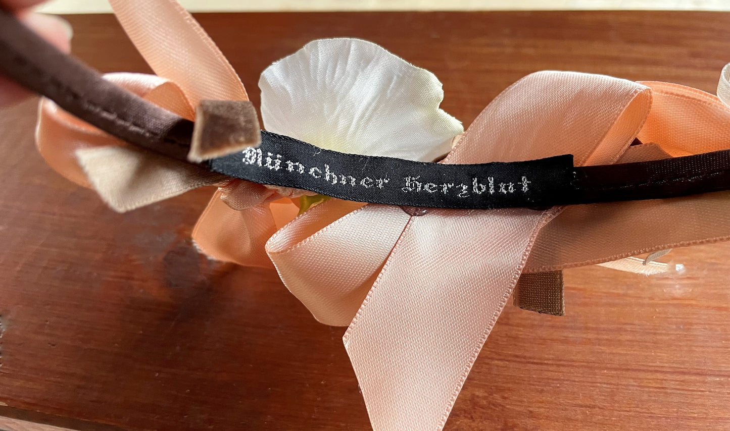 Haarschmuck, Haarreifen Blüten, Lachs, Braut, Dirndl, Satin Haarschmuck Münchner Herzblut