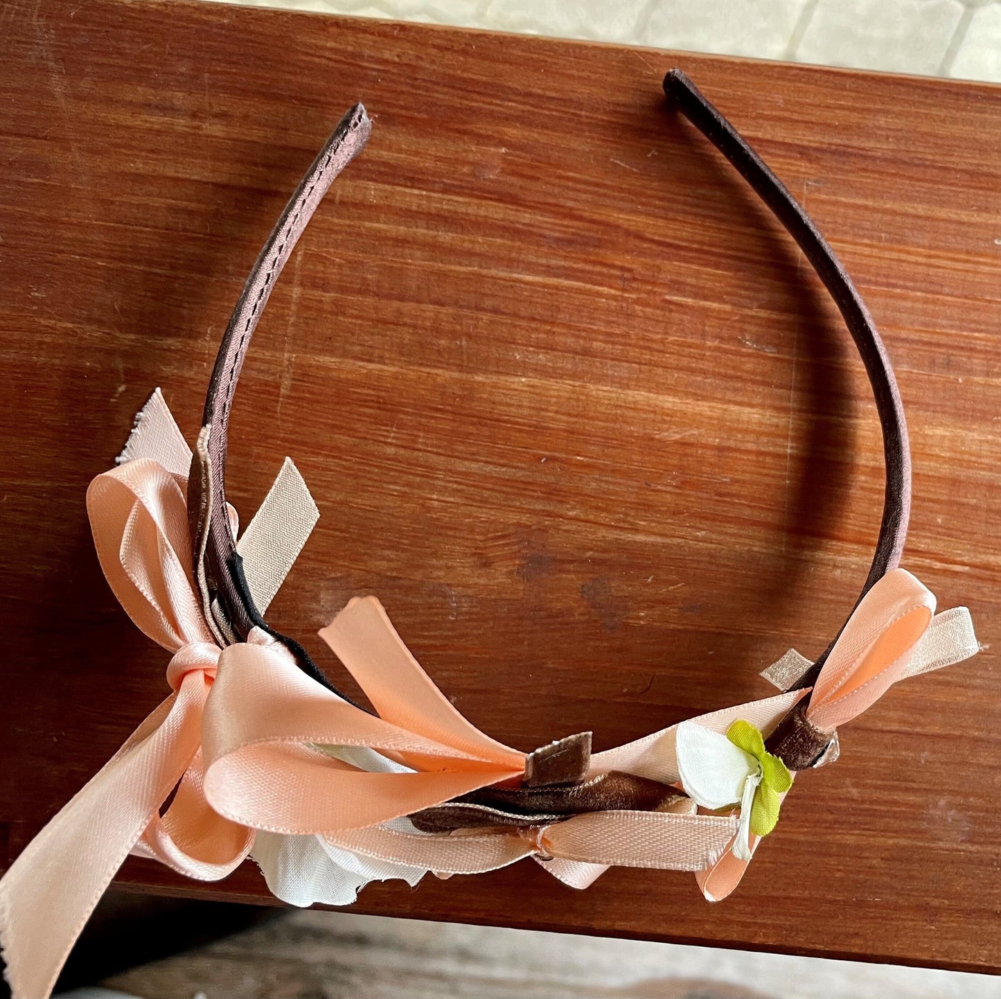 Haarschmuck, Haarreifen Blüten, Lachs, Braut, Dirndl, Satin Haarschmuck Münchner Herzblut