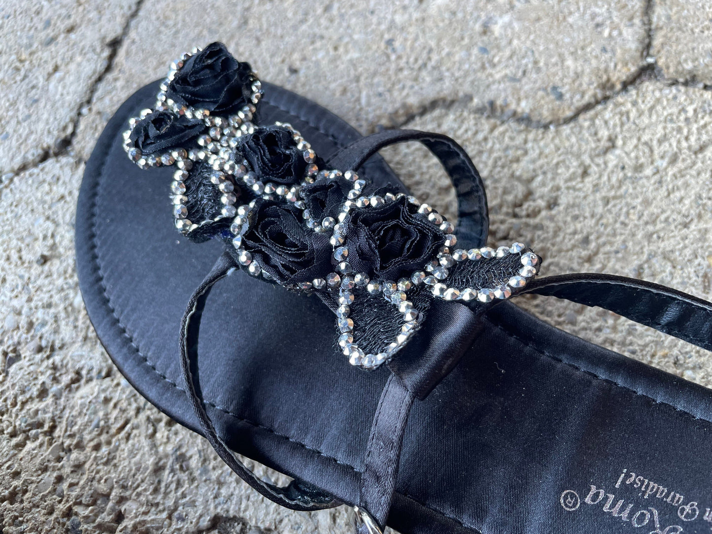 Sandalen, Zehentrenner, schwarz, Glitzer, Satin Schuhe Hausmarke