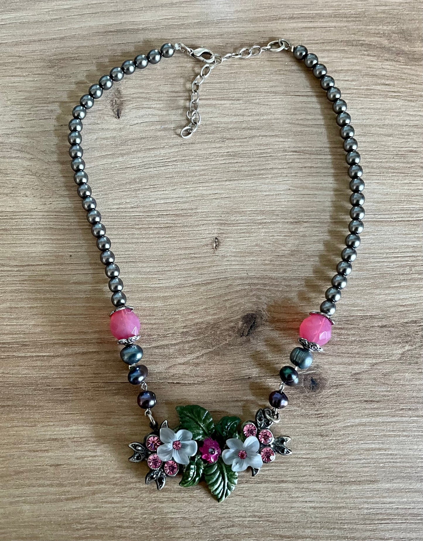 Trachten Kette Collier, pink, grau Blüten Perlen Kette Alpenwahn