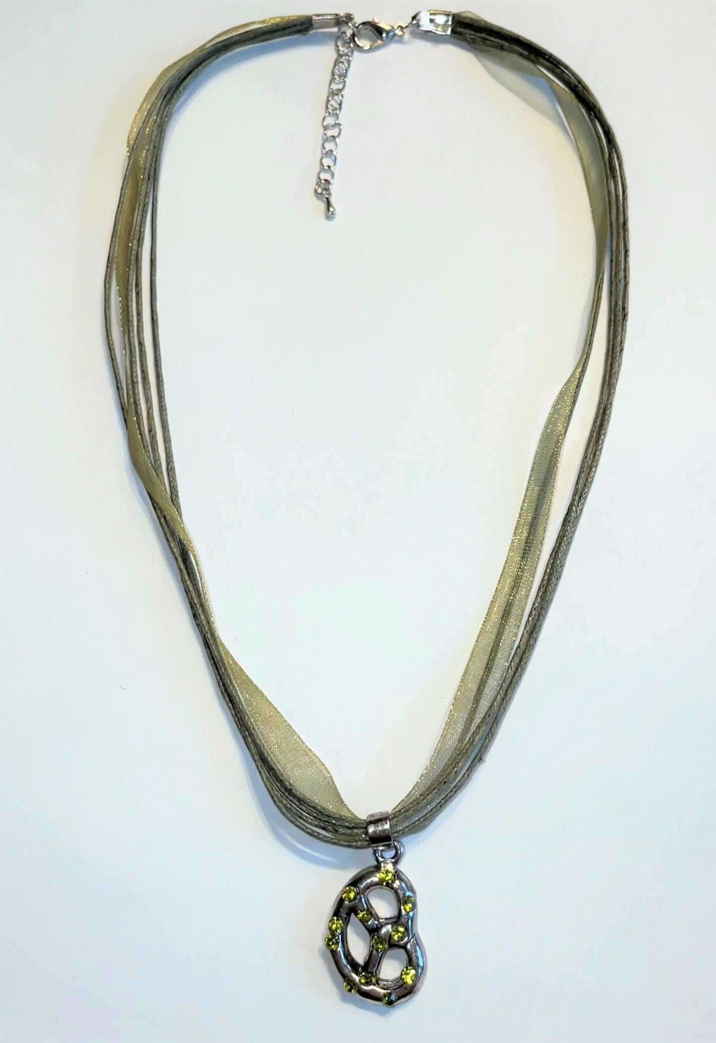 Trachten Kette mit Breze und Strass, verschiedene Farben Kette Alpenfunkeln moosgrün