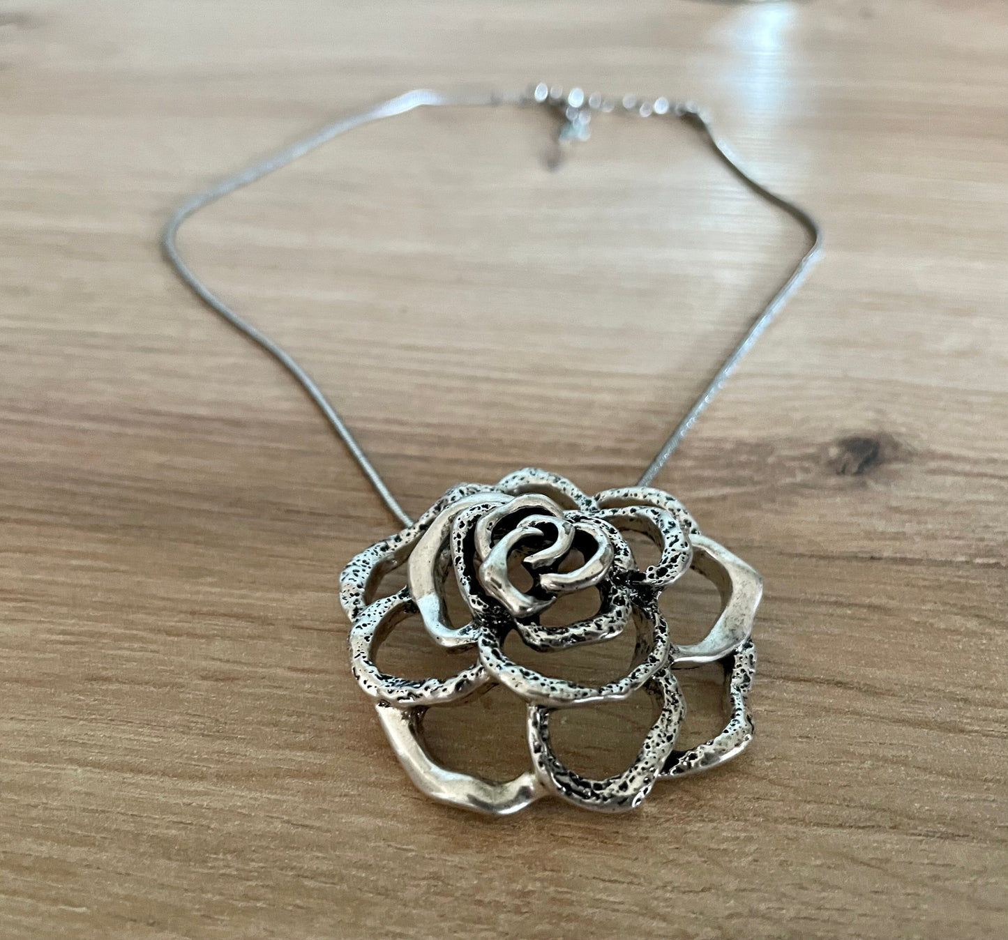 Trachten Kette mit großem Rosenanhänger Vintage Kette Alpenwahn