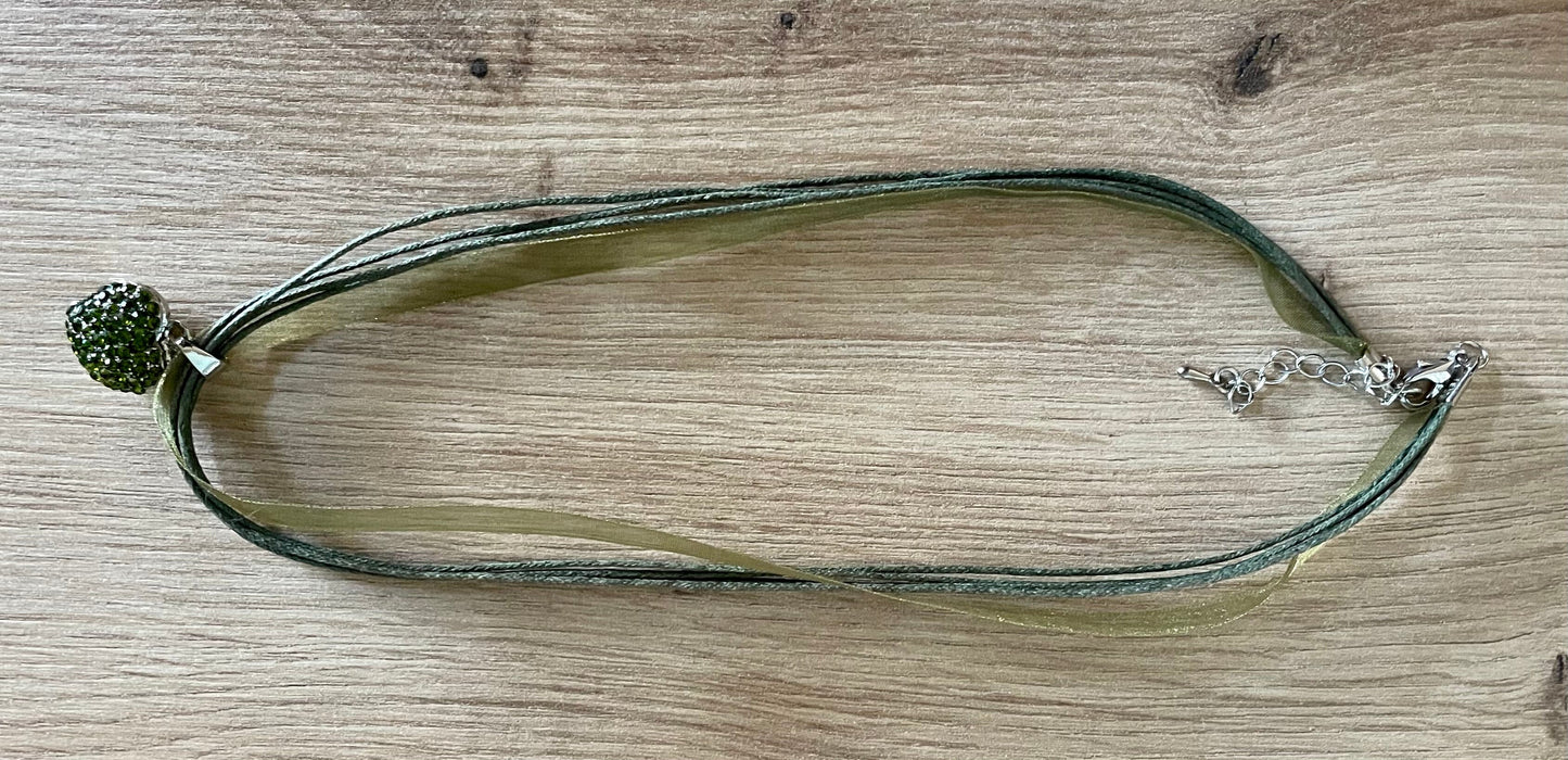 Trachten Kette mit Herz und Strass, verschiedene Farben Kette Alpenfunkeln dunkelgrün