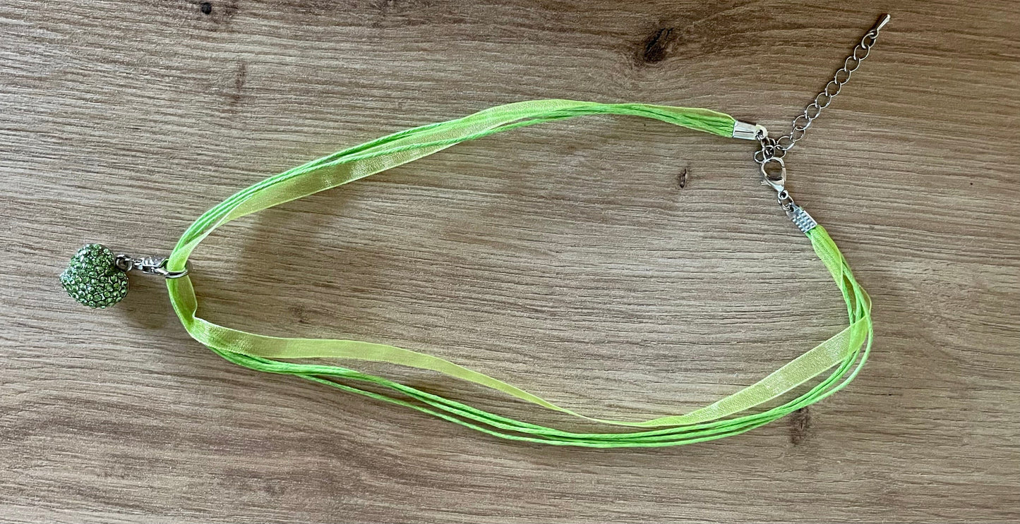 Trachten Kette mit Herz und Strass, verschiedene Farben Kette Alpenfunkeln giftgrün