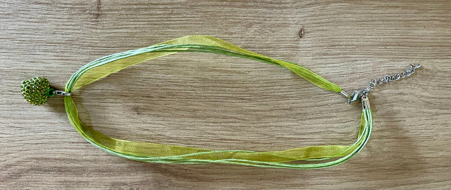 Trachten Kette mit Herz und Strass, verschiedene Farben Kette Alpenfunkeln hellgrün