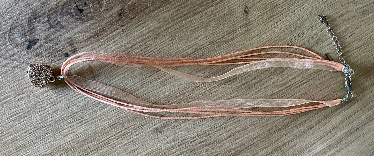 Trachten Kette mit Herz und Strass, verschiedene Farben Kette Alpenfunkeln Lachs 1
