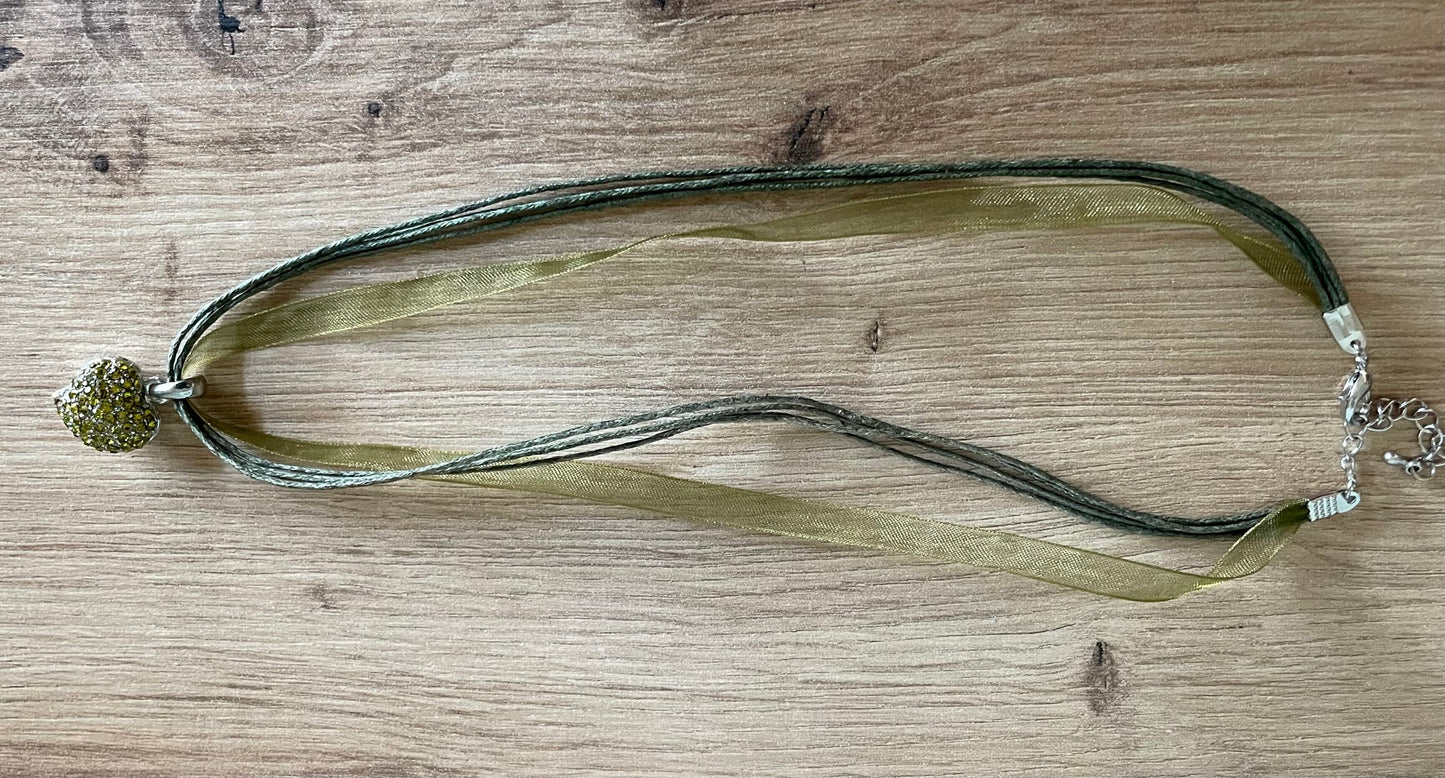 Trachten Kette mit Herz und Strass, verschiedene Farben Kette Alpenfunkeln Moosgrün