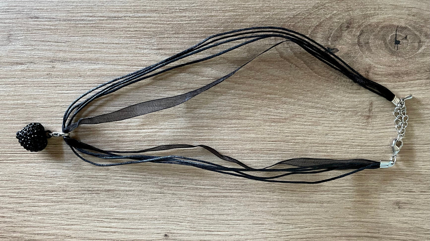 Trachten Kette mit Herz und Strass, verschiedene Farben Kette Alpenfunkeln schwarz/Karabiner