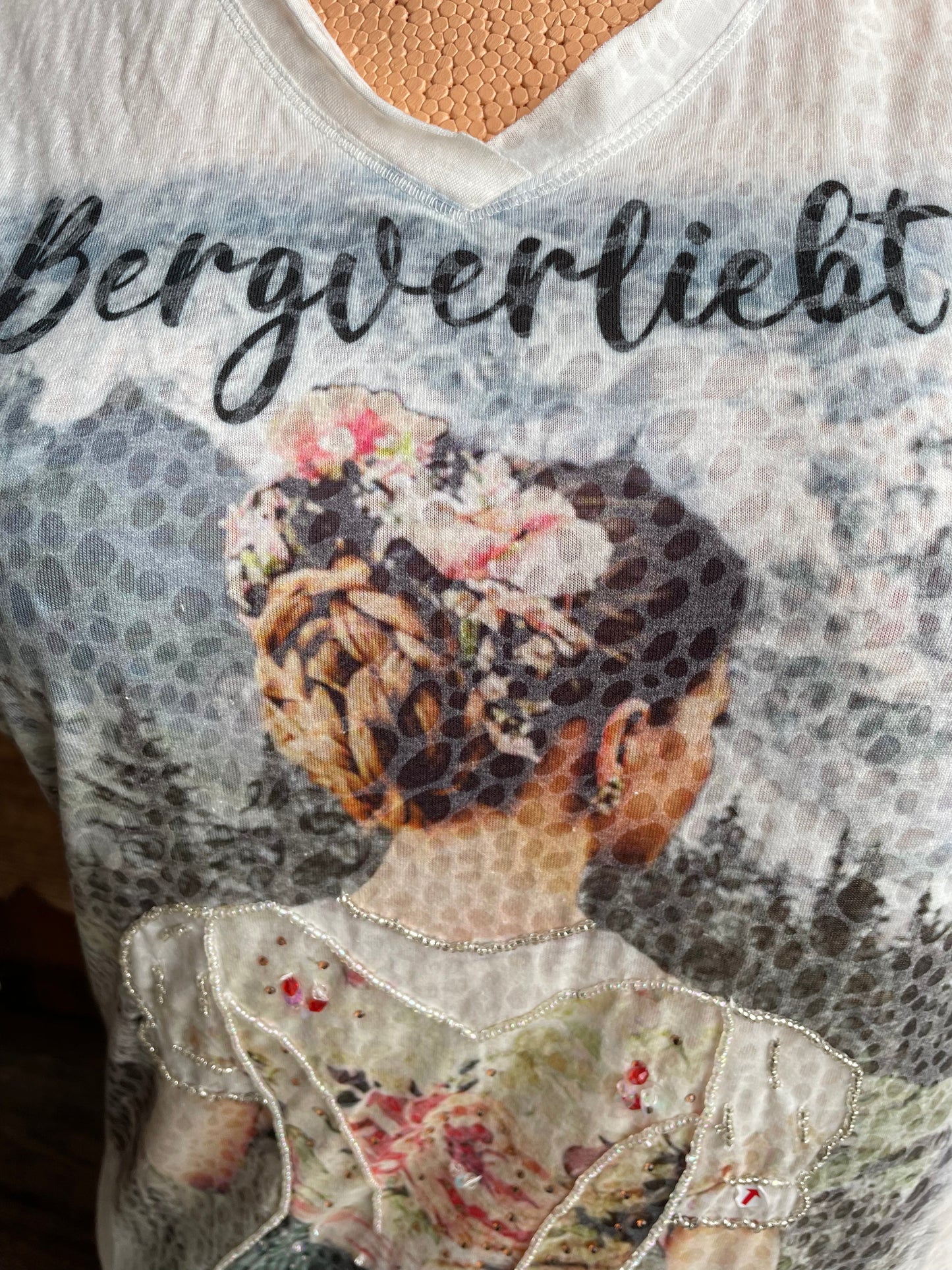 Trachtenshirt, HangOwear, Yolanda, offwhite, Bergverliebt Shirt HangOwear