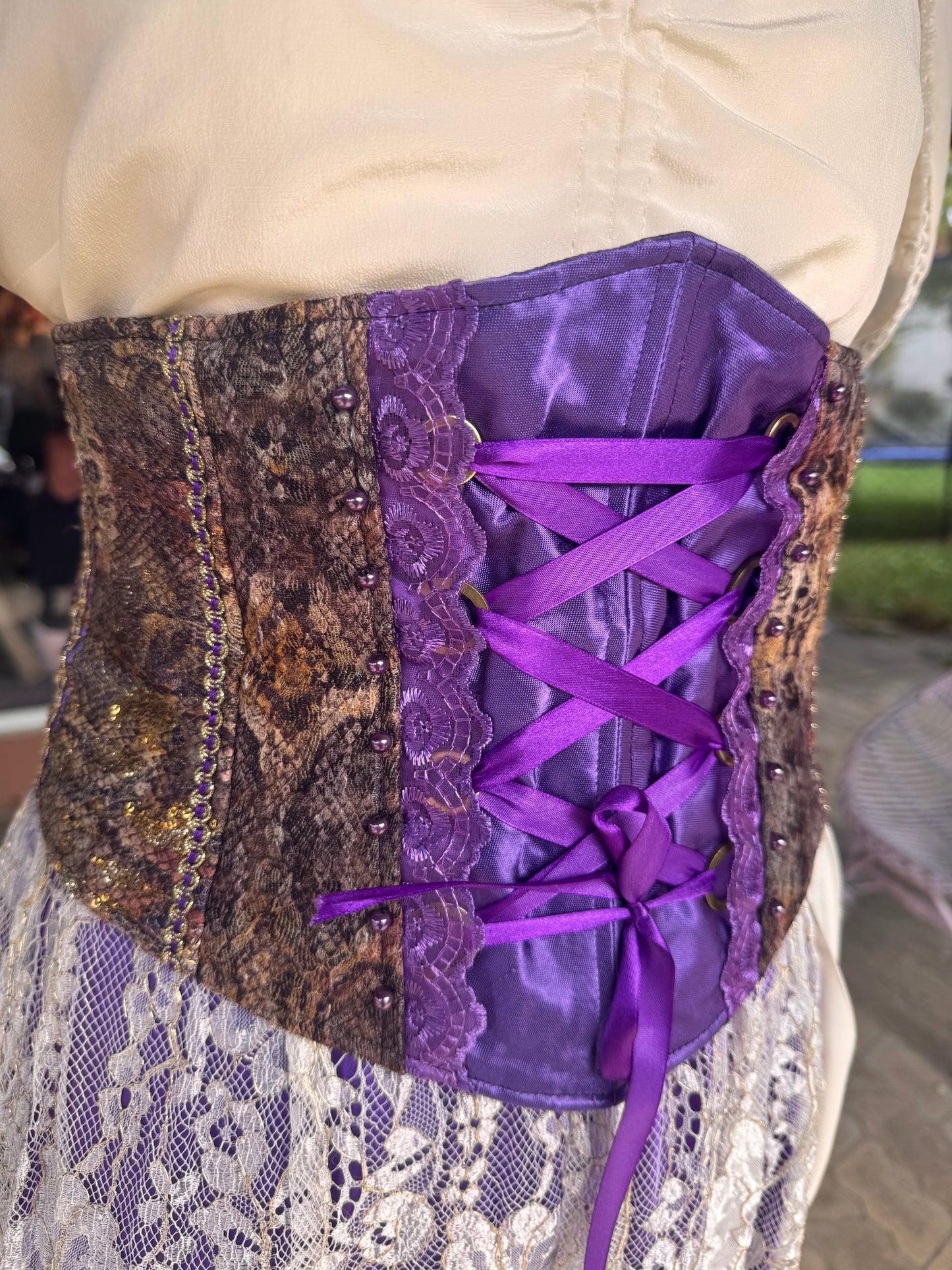 Tian von Tastique Dirndl, 4-Teiler Mieder, Rock, Schürze, lila, Gr. 38 Unikat