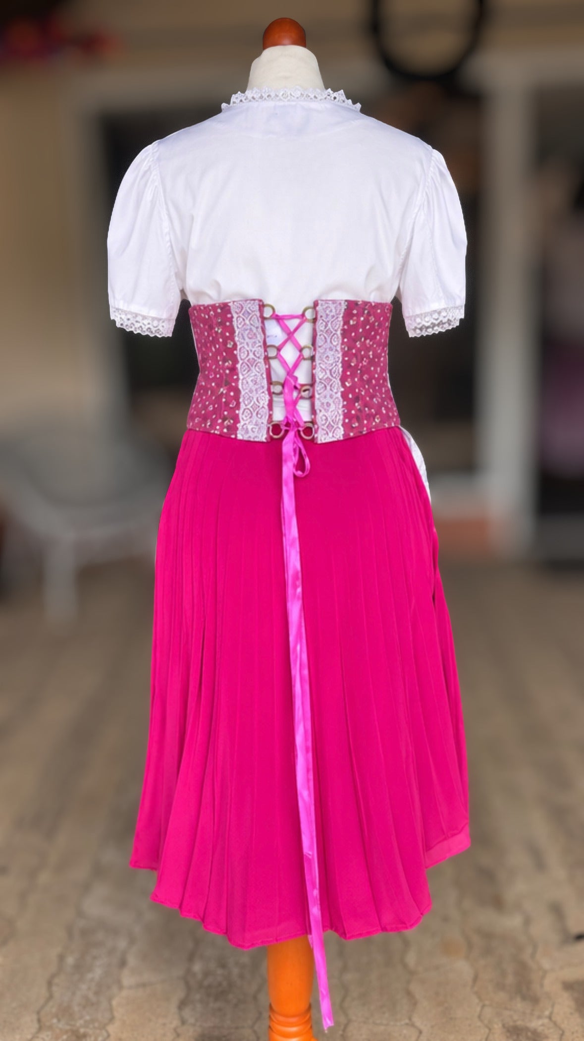Tian von Tastique Dirndl, 4-Teiler Mieder, Rock, Schürze, pink, Gr. 38 Unikat