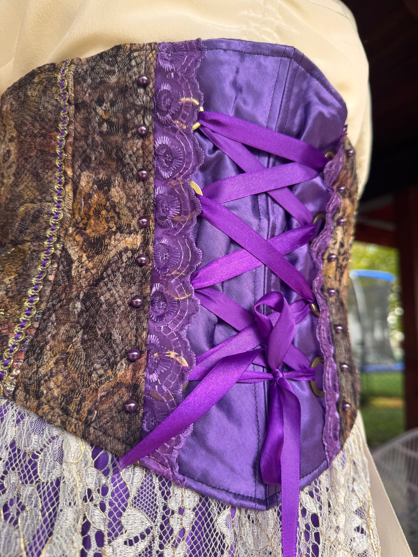 Tian von Tastique Dirndl, 4-Teiler Mieder, Rock, Schürze, lila, Gr. 38 Unikat